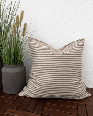 Pude m/brun stribe - 60x60 cm