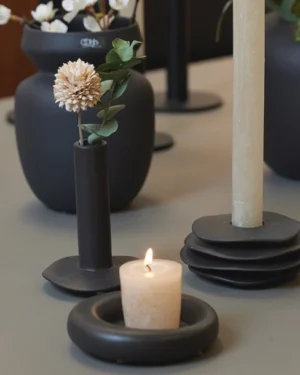 Ania Lysholder / sort